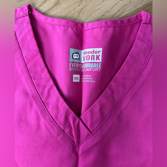 WonderWink Pink Scrub Set NWT - XS Scrub Pant & XS Top - Picture 5 of 7